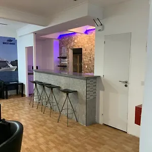 Place Santa Apolónia Hostal